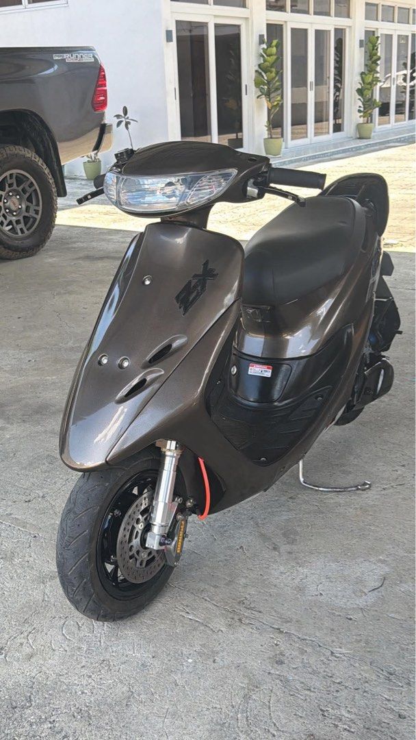Honda Dio AF34 (Category: Motorbikes for Sale) located in Tanauan. Submitted by ronnelnavarrotbn (Listing ID 1457460668, Image 1). Description: For sale DIO3 AF34 P55,000 w/ papers ORIG KN BRAKE LEVER ORIG KN BRAKE MASTER COVER ORIG KN KICK LEVER TWH SEGUNYAL PUNO SKF HIGHSPEED BEARING SEGUNYAL SKF GEAR BEARINGS ORIG CMR BRAKE BRACKET ORIG CMR FRONT SHOCKS ORIG FRANDO BRAKE CALIPER 4POT ORIG JAPAN BURIAL PIPE ORIG white ZERO speedometer RFS: bawa