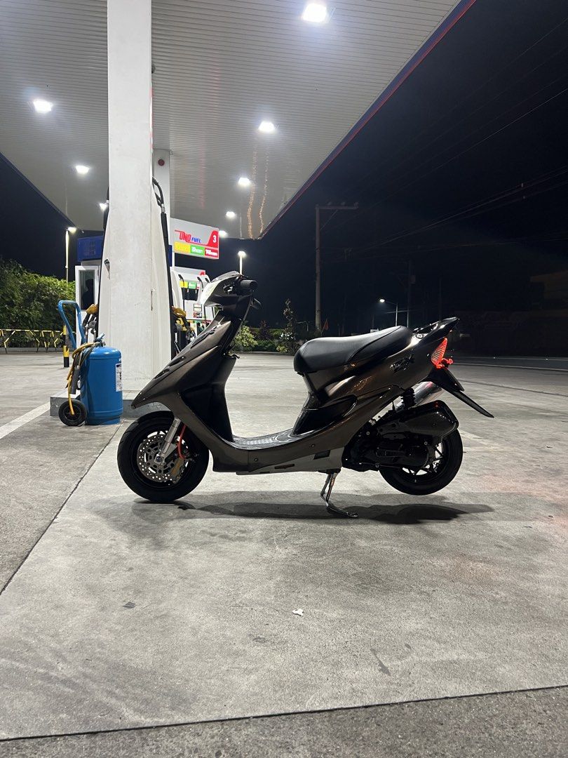Honda Dio AF34 (Category: Motorbikes for Sale) located in Tanauan. Submitted by ronnelnavarrotbn (Listing ID 1457460668, Image 3). Description: For sale DIO3 AF34 P55,000 w/ papers ORIG KN BRAKE LEVER ORIG KN BRAKE MASTER COVER ORIG KN KICK LEVER TWH SEGUNYAL PUNO SKF HIGHSPEED BEARING SEGUNYAL SKF GEAR BEARINGS ORIG CMR BRAKE BRACKET ORIG CMR FRONT SHOCKS ORIG FRANDO BRAKE CALIPER 4POT ORIG JAPAN BURIAL PIPE ORIG white ZERO speedometer RFS: bawa