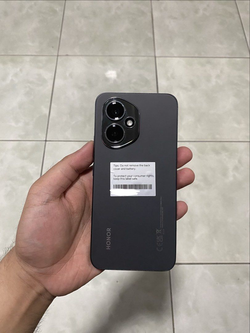 Honor 400 phone (Category: Android Others) located in Quezon City. Submitted by enricobuenvenida25 (Listing ID 1457460176, Image 2). Description: Honor 400 ROM: 512gb RAM: 12gb Model: DNY-NX9 Dual SIM Color: Midnight Black Inclusion: free rubber case ₱20k negotioable Paco Manila Pedro Gil.