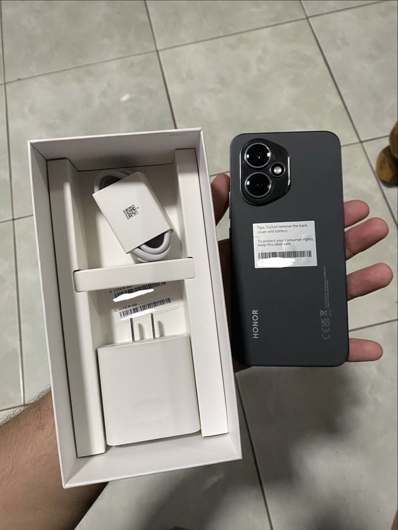 Honor 400 phone (Category: Android Others) located in Quezon City. Submitted by enricobuenvenida25 (Listing ID 1457460176, Image 1). Description: Honor 400 ROM: 512gb RAM: 12gb Model: DNY-NX9 Dual SIM Color: Midnight Black Inclusion: free rubber case ₱20k negotioable Paco Manila Pedro Gil.