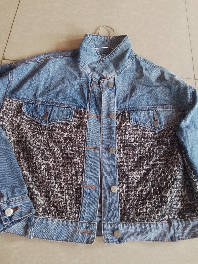 Hotwind Denim Tweed Jacket (Category: Coats, Jackets and Outerwear) located in Davao. Submitted by declutter-ecothings (Listing ID 1457390296, Image 3). Description: Denim Tweed Jacket by hotwind. In good condition. Front buttons. Fits small to medium. No issue.