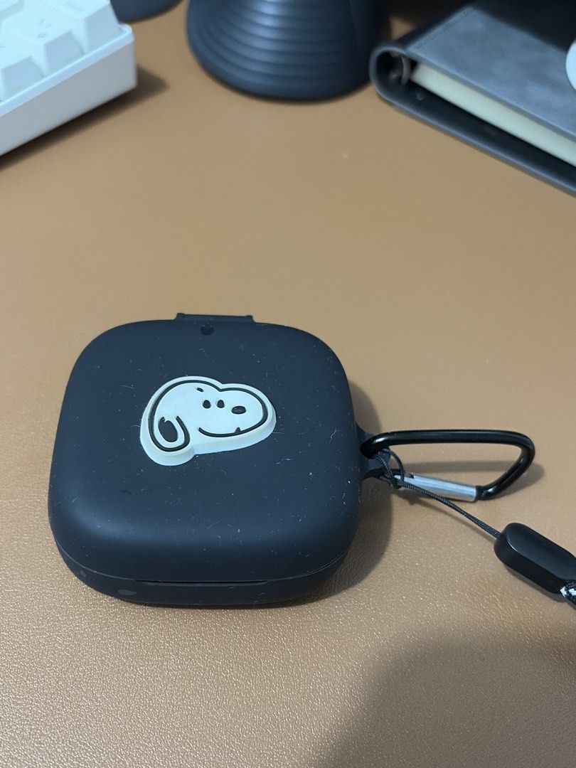 Huawei FreeArc (Category: Earphones) located in Manila. Submitted by ensherinaa50466 (Listing ID 1457366604, Image 2). Description: - White Huawei FreeArc - Comes with a black Snoopy case, and original box - Ideal for workouts and daily use - Charging case included No issues, minimal usage. Rfs: Upgrading.