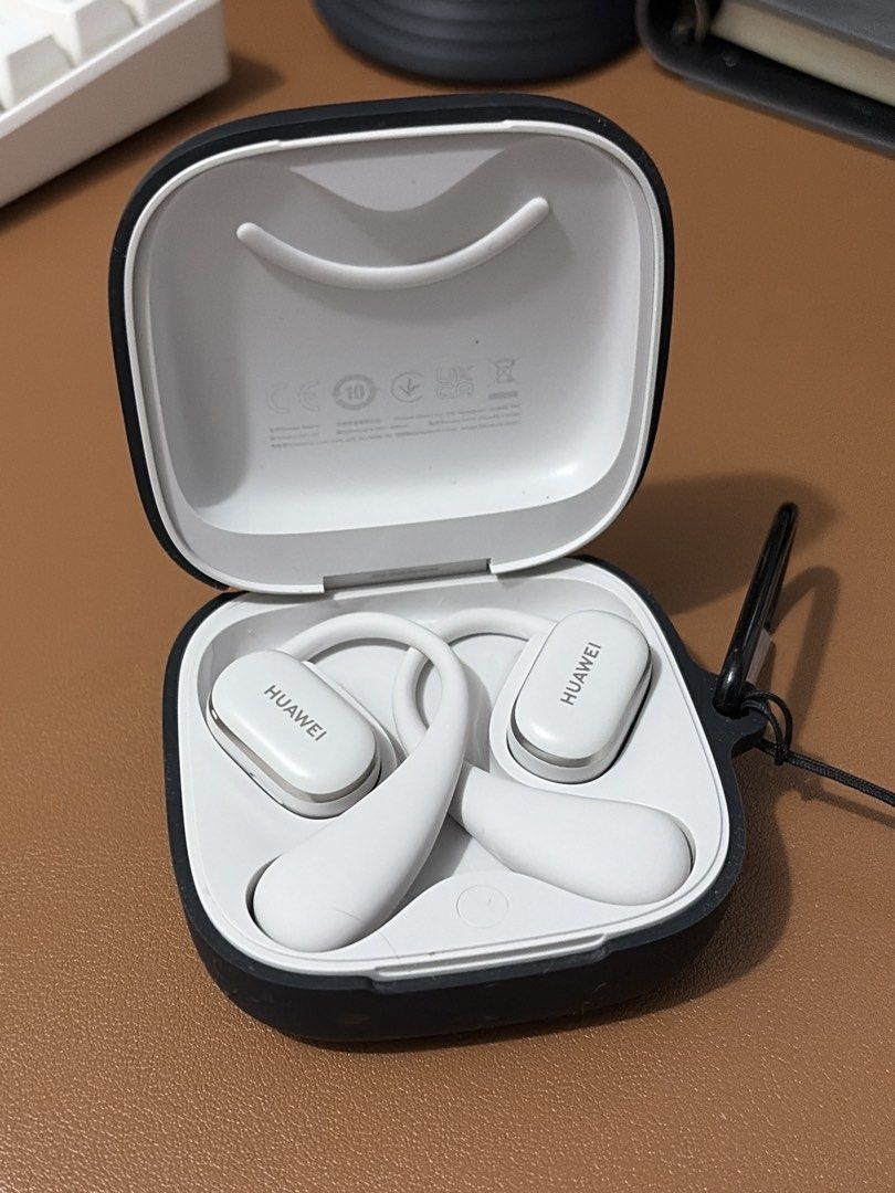 Huawei FreeArc (Category: Earphones) located in Manila. Submitted by ensherinaa50466 (Listing ID 1457366604, Image 1). Description: - White Huawei FreeArc - Comes with a black Snoopy case, and original box - Ideal for workouts and daily use - Charging case included No issues, minimal usage. Rfs: Upgrading.