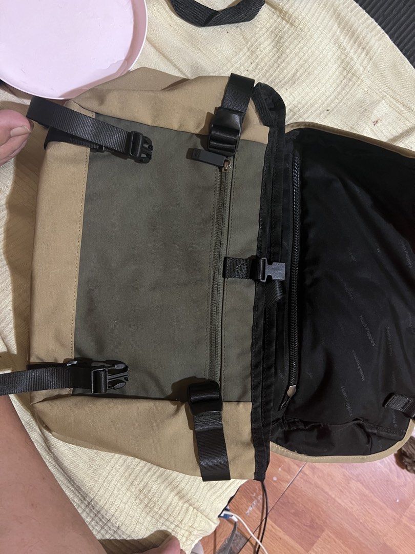 Hush Puppies Chest/Shoulder Bag (Category: Luxury Bags & Wallets) located in Manila. Submitted by dizonsalv23460 (Listing ID 1457472562, Image 3). Description: - Olive green Hush Puppies bag - Main compartment with zipper closure - Front zipper pocket - Black straps - Perfect for everyday use - Dimensions: Approx. 15 inches wide x 10 inches tall.