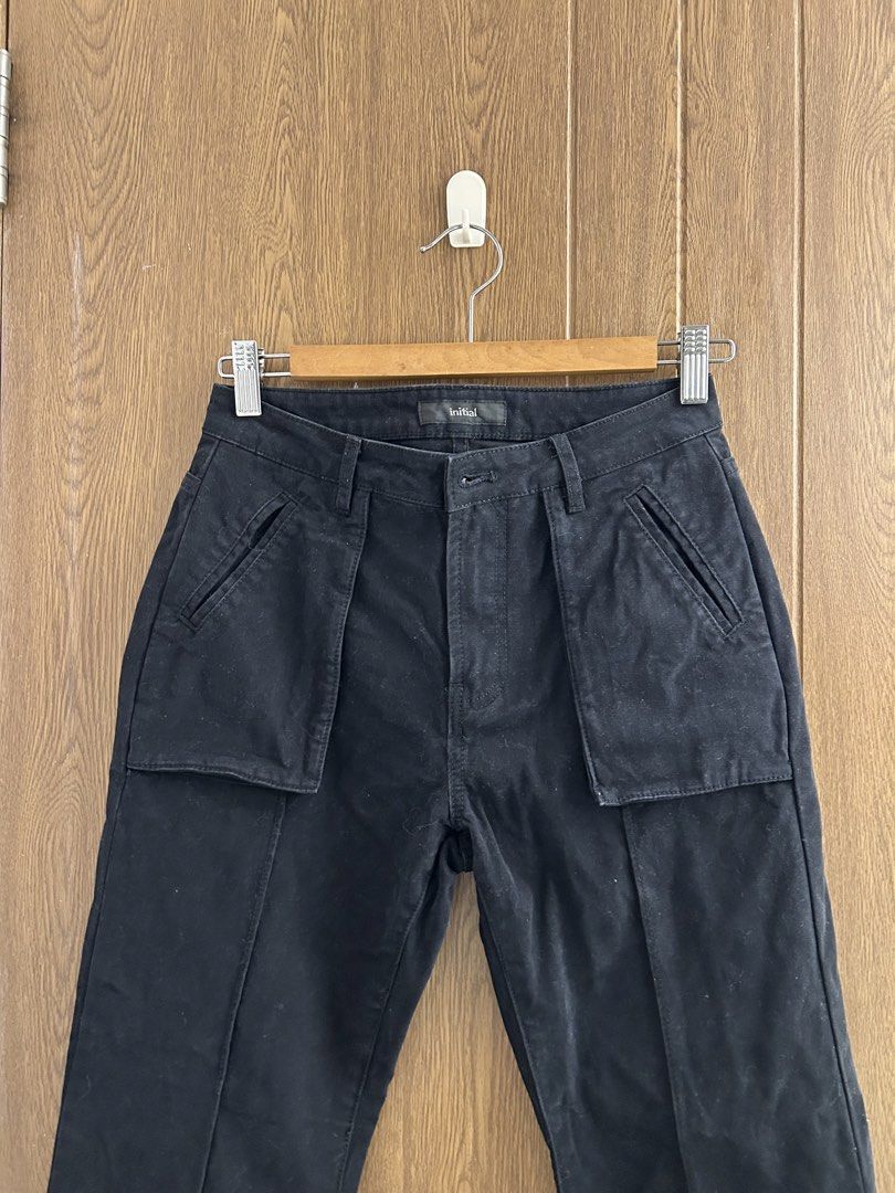 Initial （分類：牛仔褲、Leggings）位於 Hong Kong。 由 rattanamannee 提交（商品編號 1457443299，圖片 3）。簡介： In good condition 。