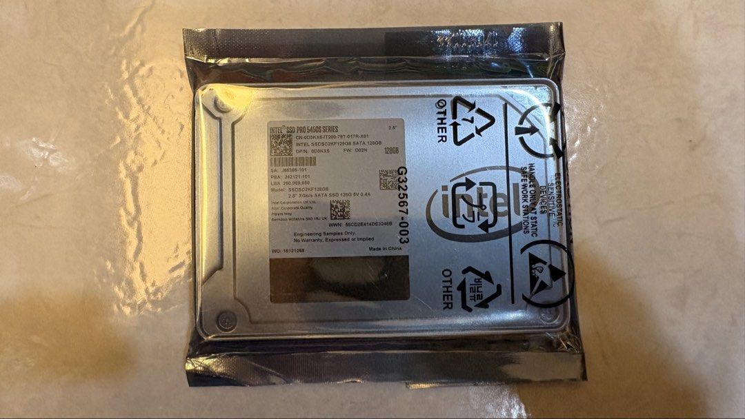由 hewei.66 (刊登 ID 1457408060，圖片 1) 提交，位於 新北市 (New Taipei) 的 Intel Pro 5450S 128GB 2.5吋 SATA SSD 全新未使用 (類別：硬碟及儲存裝置)，說明：Intel Pro 5450S 128GB 2.5吋 SATA SSD • 全新未使用，非拆機品 • 容量：128GB • 規格：2.5吋、7mm厚度 • 介面：SATA III 6Gb/s • 採用3D TLC NAND顆粒 • 適合作為系統碟、舊電腦升級或資料儲存 • 無零售盒裝 適用於具備2.5吋 SATA硬碟槽的筆記型電腦、迷你電腦、桌上型電腦及其他相容設備。 商品為全新未使用、非拆機品，無零售盒裝，出貨時會使用防靜電袋及緩衝包材妥善保護。 ⚠️ 購買前請務必確認您的設備支援「2.5吋 7mm SATA SSD」，並具備相對應的SATA接頭及安裝空間。 本商品不是M.2／NVMe SSD，部分迷你電腦僅支援M.2規格，無法直接安裝，購買前請先確認。