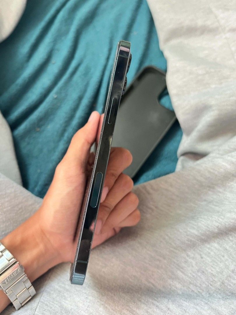 iPhone 12 Pro Max (Category: iPhone 12 Series) located in Lipa City. Submitted by quickearth-84e7 (Listing ID 1457474527, Image 2). Description: for sale! or swap ip 11 256 gb , or drop offers (pakibasa po maayos for the issue) iPhone 12 Pro Max - working truetone - working faceid - batt health at 75%, makunat and orig pa batt - smooth lcd, nat-touch lahat - free cases, kaso girly lahat honest issue: green and pink lines sa screen, pwedeng di ayo