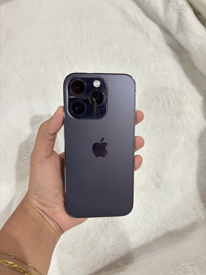 Iphone 14 Pro (Category: iPhone 14 Series) located in Manila. Submitted by aishcz (Listing ID 1457424858, Image 1). Description: Iphone 14 pro 512gb - Lady-owned - No issue never been repaired - In a good condition - 77%bh orig batt - Can do meetup so u could check the unit. - slightly negotiable Inclusion: Orig box, lightning cable, some phone cases..