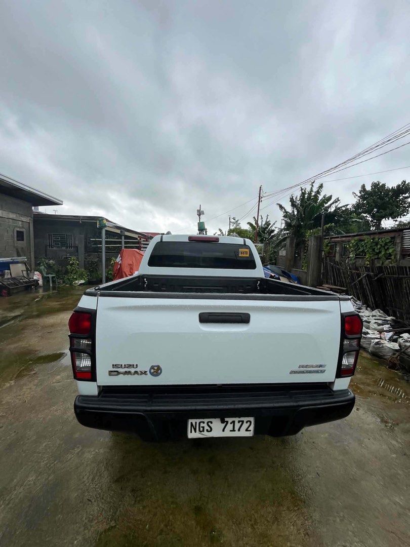 Isuzu D-Max (Category: Used Cars) located in Paranaque City. Submitted by tachikai (Listing ID 1457340480, Image 3). Description: *2021 Dmax LT 4x4 *6 speed manual transmission *Casa Maintained *Led headlight upgrade *Rim 17” alloy upgrade *New steering pump *New upper bolt and lower bolt *80% Tire *238k Odometer.