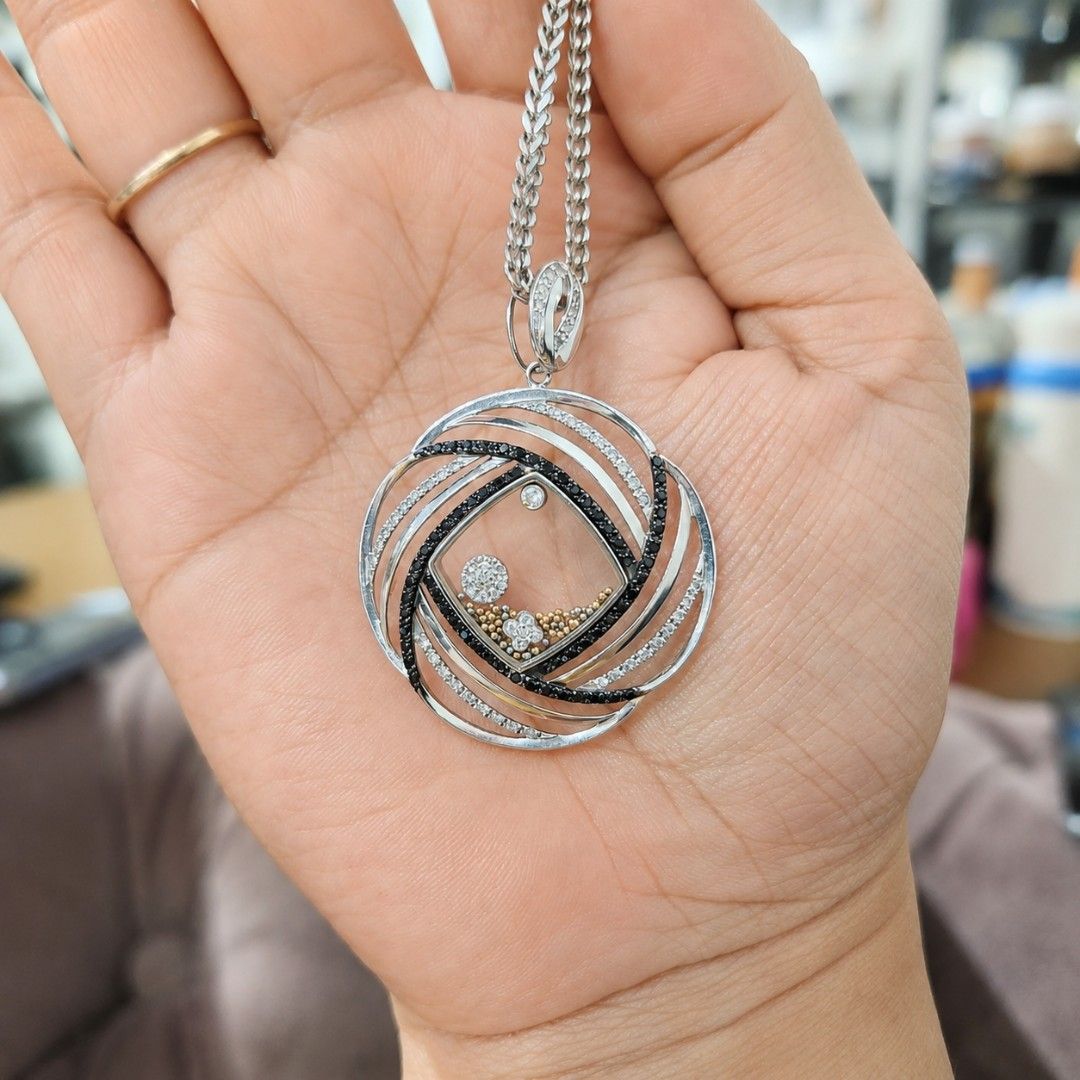 Italian gold diamond necklace (Category: Necklaces) located in Manila. Submitted by chixplaybaby0628 (Listing ID 1457432526, Image 3). Description: twice used bought from The Miracle Jewelry legit diamond windmill edition legit 18k italian gold.