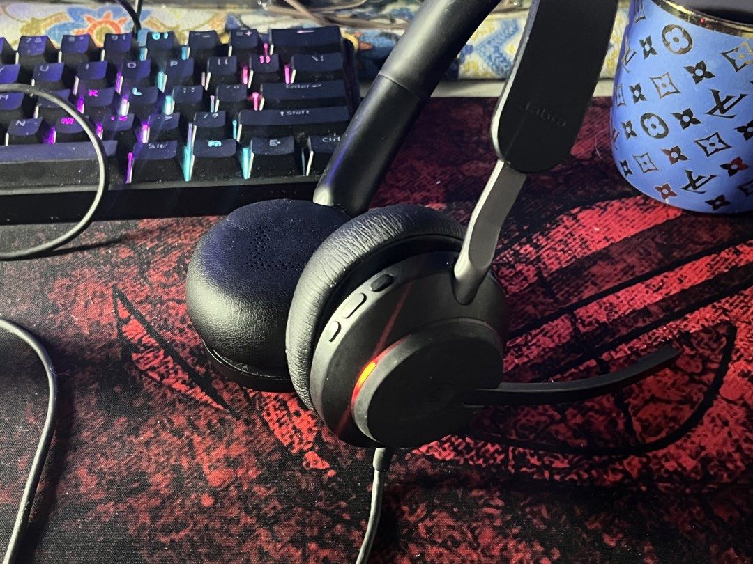Jabra Evolve2 40 SE Stereo Headset – Original (Category: Headphones & Headsets) located in Antipolo. Submitted by vee.alt (Listing ID 1457433459, Image 3). Description: Jabra Evolve2 40 SE Headset 🎧 Selling my Jabra Evolve2 40 SE wired headset. Great for work, BPO, online meetings, calls, and WFH. Clear audio and microphone with noise-isolating design. ✅ Fully working ✅ Good condition ✅ Headset only ❌ No original box Price: ₱2,300 negotiable RFS