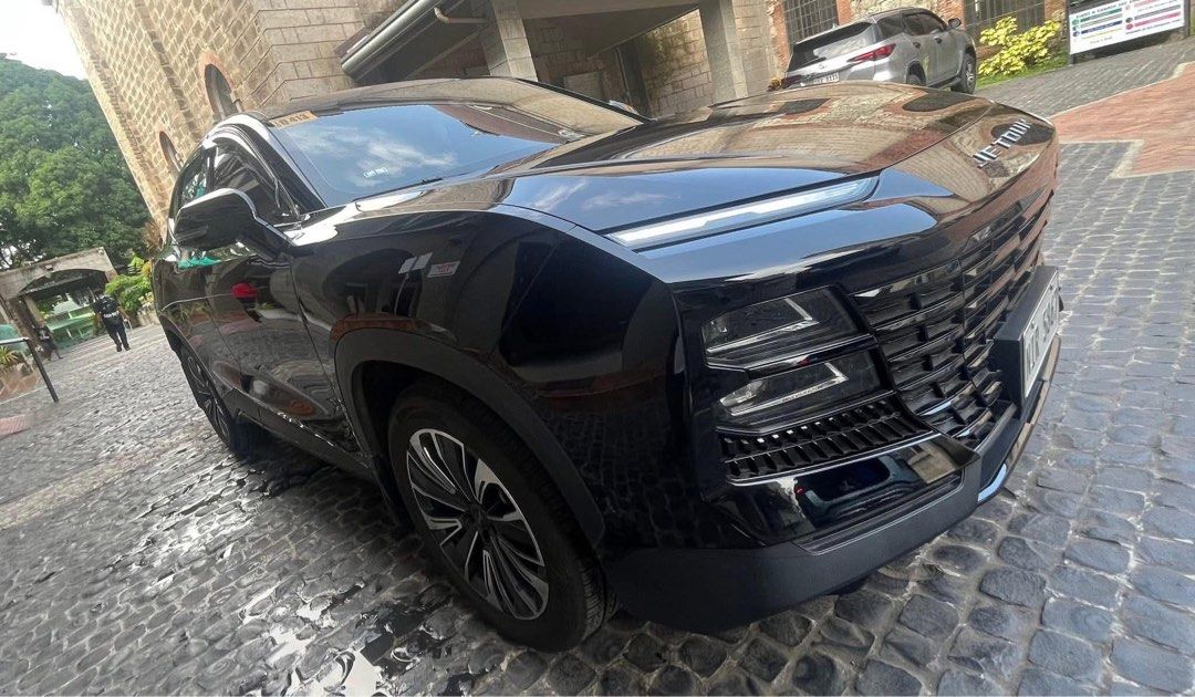 JETOUR JETOUR JETOUR Dashing Auto (Category: Used Cars) located in Quezon City. Submitted by kpanabe001 (Listing ID 1457510224, Image 3). Description: * 2023 JETOUR DASHING * - 13,000kms (mileage) - panoramic sunroof - twin pipe - aftermarket floor mats - smells brand new .