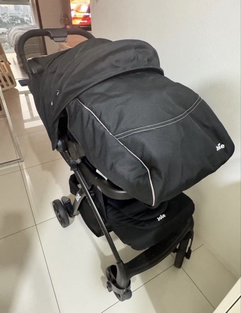 Joie Stroller with Infant Car Seat (Category: Strollers) located in Pasig City. Submitted by _secondchances (Listing ID 1457493568, Image 2). Description: - Joie stroller with compatible infant car seat (clicks in) - Convenient tray with cup holders - Ample storage basket underneath - Folds compactly for easy transport and travel.