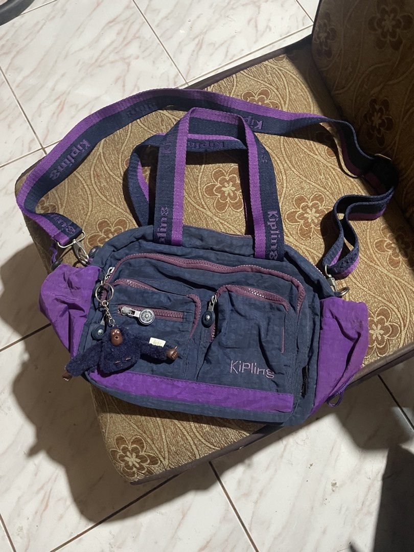 Kipling Cross body bag (Category: Cross-body Bags) located in Santa Cruz. Submitted by _darskieeezz (Listing ID 1457479631, Image 1). Description: As new Nylon Fabric Sobrang ganda.