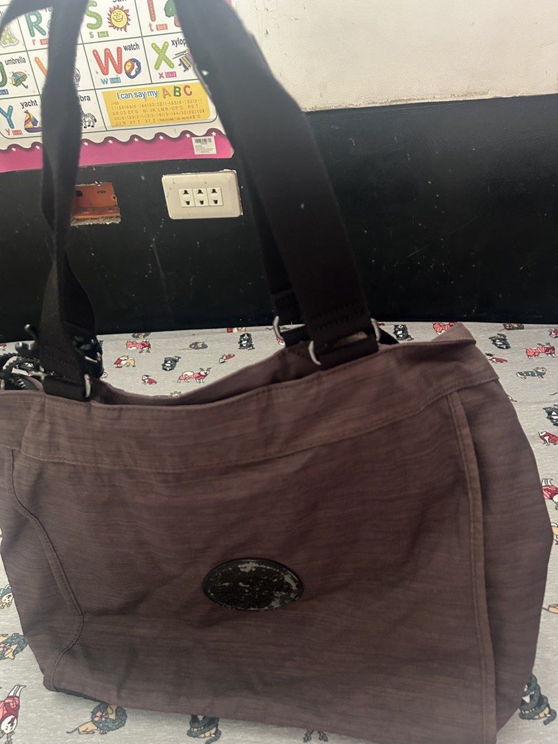 Kipling Shoulder/Cross body bag (Category: Shoulder Bags) located in Manila. Submitted by lottiepot (Listing ID 1457357208, Image 3). Description: Kipling large shoulder/crossbody bag. Never used but with sign of tuklap na leather.