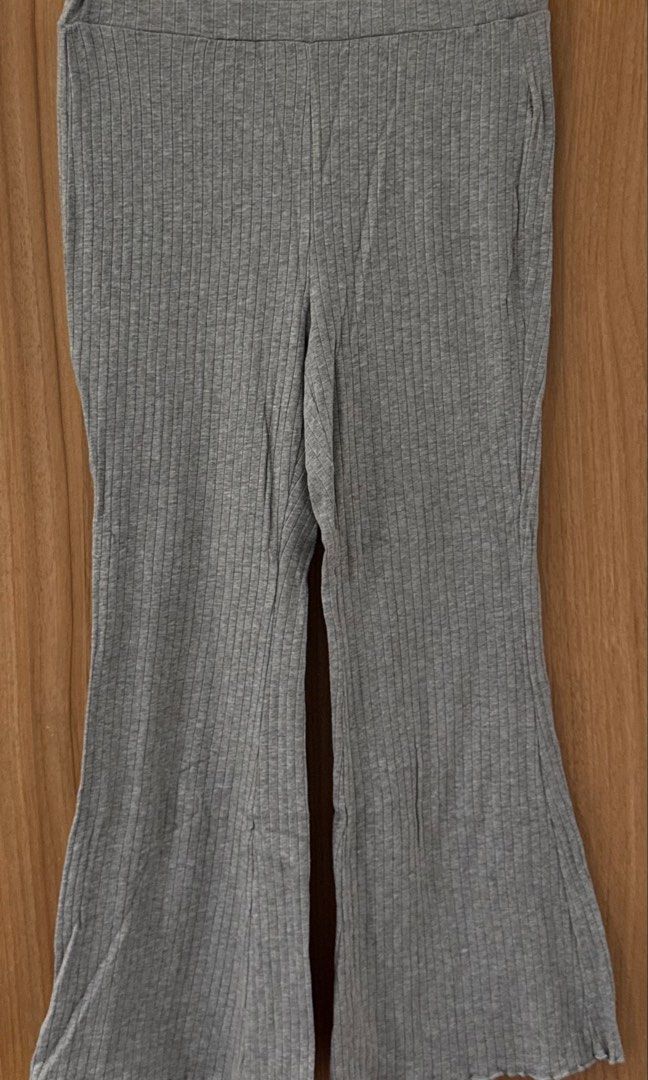 Knitted Pants (Category: Other Bottoms) located in Manila. Submitted by elixir26 (Listing ID 1457364020, Image 1). Description: Get this item for free when you buy items worth ₱600.00 .
