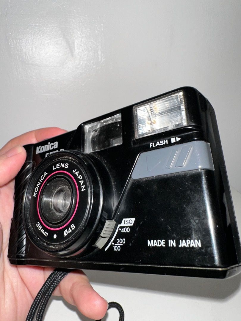 Konica EFP 3 35mm Film Camera (Category: Cameras) located in Pasig City. Submitted by kiimmmmm_ (Listing ID 1457409057, Image 3). Description: KONIKA EFP 3 36MM FOR ONLY PHP 1,500 RFS: NO LONGER IN USE • Working • Free strap • Issue - FLASH • Battery - Double AA (Easy to find) • Battery Needed (NOT INCLUDED) Selling a Konica EFP 3 camera. It has a Konica Lens Japan 36mm lens. The body is black and made in Japan. The flash is built-in. The film co