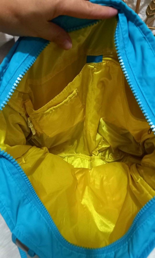 LARGE TOTE NYLON BAG (Category: Luxury Bags & Wallets) located in Cavite. Submitted by geturs (Listing ID 1457473968, Image 3). Description: .