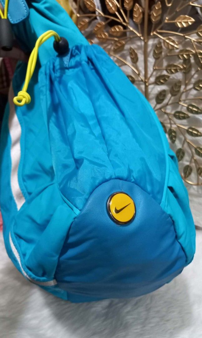LARGE TOTE NYLON BAG (Category: Luxury Bags & Wallets) located in Cavite. Submitted by geturs (Listing ID 1457473968, Image 2). Description: .