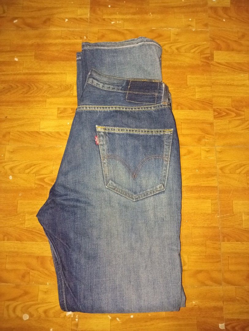 Levi's 501 Original Fit Jeans (Category: Jeans) located in Quezon City. Submitted by roy17x (Listing ID 1457388791, Image 3). Description: Excellent condition, crisp tags, no rips, no stains, zero crotch blowout, clean hems, though mising yung leather tag 501-0127 (Classic Straight Leg) 34x32 Medium Wash / Indigo Fade Made in: Turkey (Premium heavy-grade denim quality) negotiable .