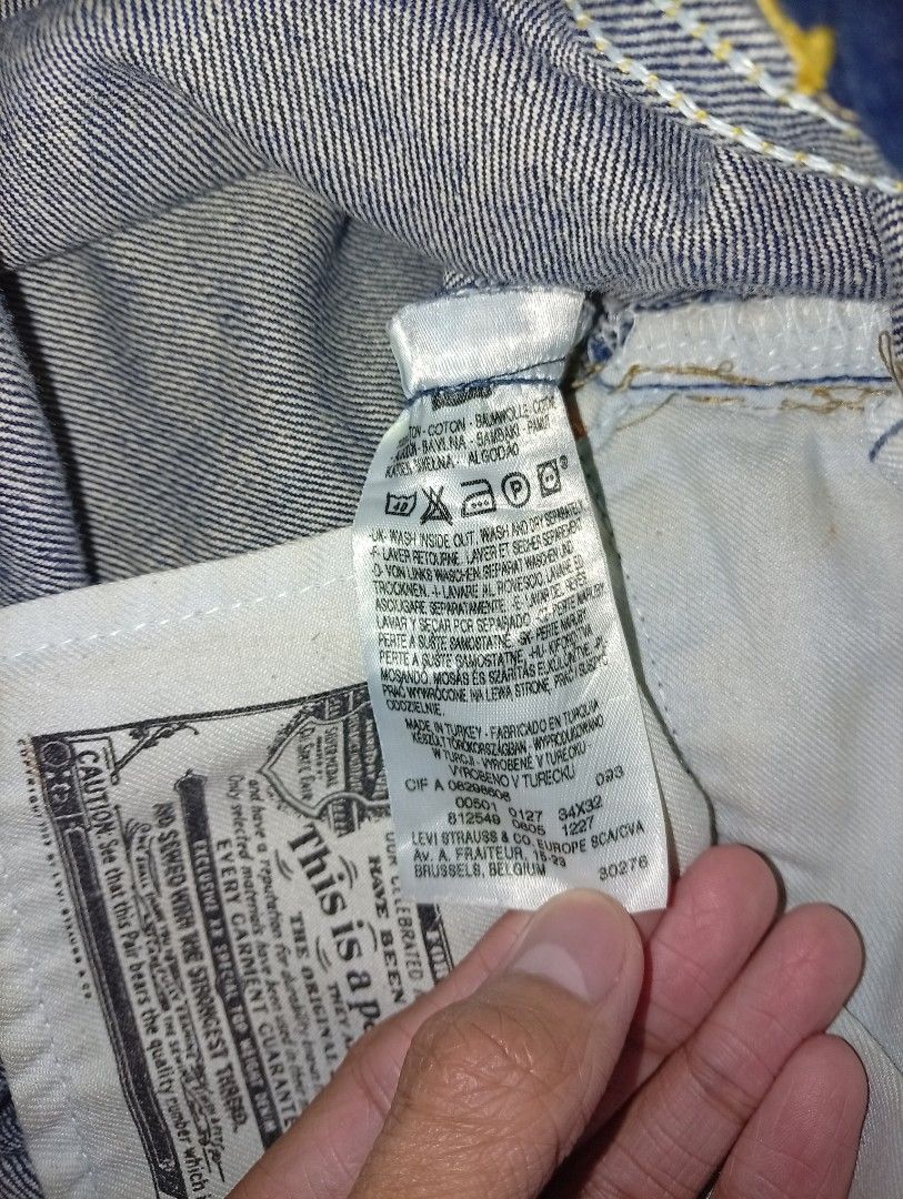 Levi's 501 Original Fit Jeans (Category: Jeans) located in Quezon City. Submitted by roy17x (Listing ID 1457388791, Image 2). Description: Excellent condition, crisp tags, no rips, no stains, zero crotch blowout, clean hems, though mising yung leather tag 501-0127 (Classic Straight Leg) 34x32 Medium Wash / Indigo Fade Made in: Turkey (Premium heavy-grade denim quality) negotiable .