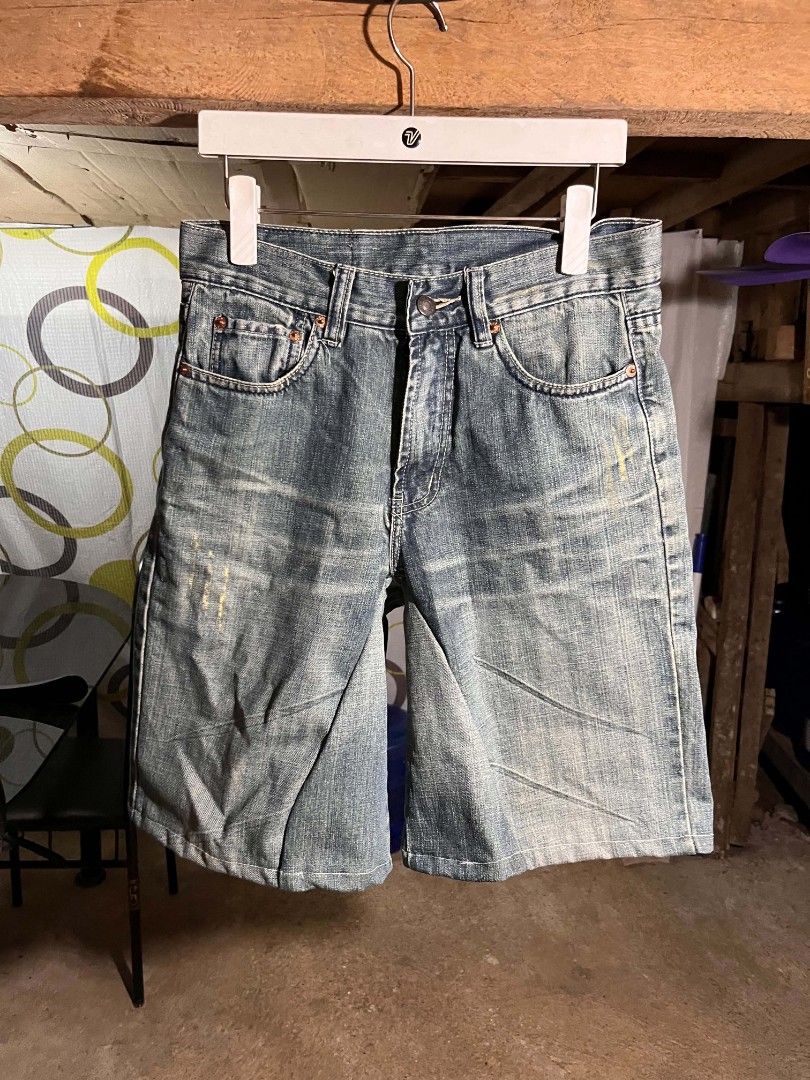 Levi's Short/Jorts Cut and Extension (Category: Shorts) located in Butuan. Submitted by jefgardoce_collection (Listing ID 1457352564, Image 1). Description: Levi's Short/Jorts Cut and Extension, Good Condition and details is visible in the pictures. Waist 29 Length 21 Leg 22.