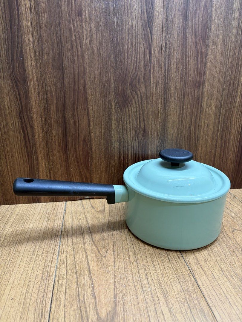 LOCKNLOCK Decore 18cm Sauce Pan (Category: Cookware & Accessories) located in Bacoor. Submitted by iamcol33nlove (Listing ID 1457497606, Image 3). Description: 🍲 LOCKNLOCK Decore Sauce Pan – 18cm ✨ Non-stick coating 🔥 Gas & Induction compatible 👌 Good condition 🔸 Minimal signs of usage 🍳 Perfect for everyday cooking 📍 Location: San Nicolas, Bacoor, Cavite Clean and in good usable condition!.