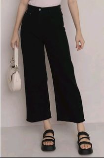(Category: ) located in . Submitted by fashionwhisperer (Listing ID 1457399824, Image 1). Description: .