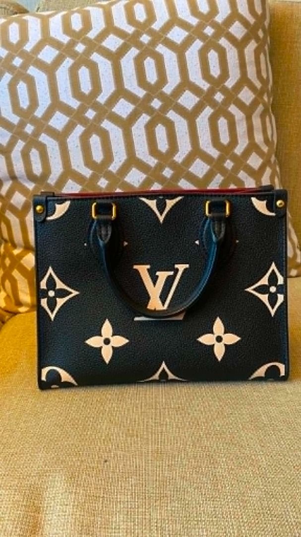 Louis Vuitton Monogram OnTheGo PM (Category: Luxury Bags & Wallets) located in Quezon City. Submitted by lsimp1 (Listing ID 1457372877, Image 1). Description: - Cream monogram pattern - Comfortable top handles - Luxurious red interior lining - Iconic and timeless LV design - Versatile for everyday or special occasions - A stylish statement piece for any outfit With dustbag Can do LBC/LALAMOVE/GRAB shipping.