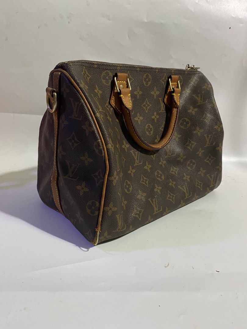 LOUIS VUITTON SPEEDY 30 MONOGRAM (Category: Luxury Bags & Wallets) located in Manila. Submitted by apparell (Listing ID 1457432218, Image 2). Description: LOUIS VUITTON SPEEDY 30 MONOGRAM ISSUE- LABAS TUBE NGA GENUINE LEATHER.