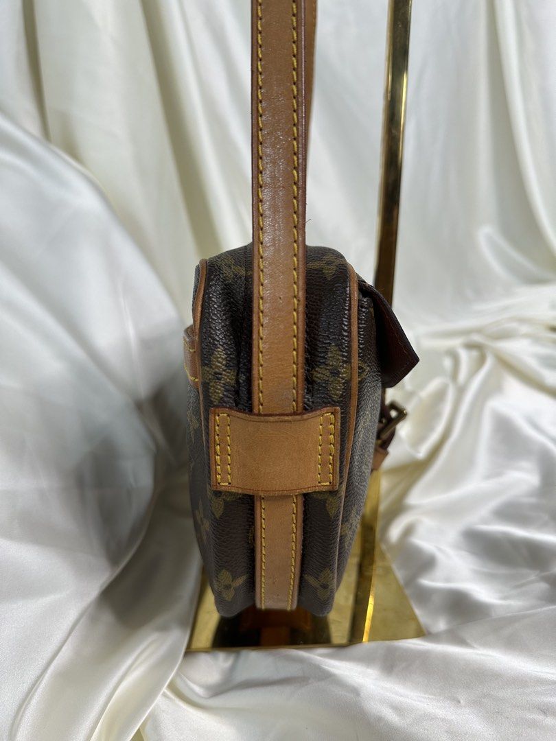 LV Jeune Fille (Category: Cross-body Bags) located in Taytay. Submitted by lucila_felisa_ (Listing ID 1457417917, Image 3). Description: Rank AB 100 % money back guaranteed original.