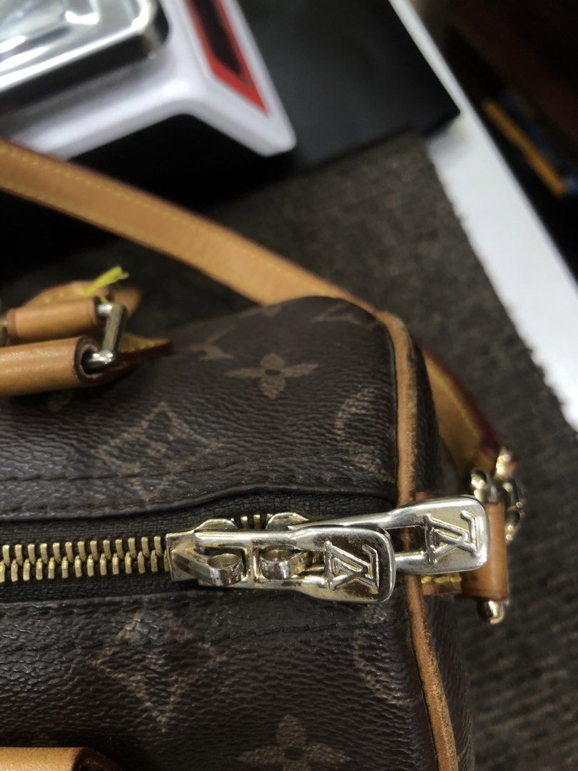 LV SPEEDY BAG (Category: Luxury Bags & Wallets) located in Manila. Submitted by beyondessence (Listing ID 1457363293, Image 3). Description: SPEEDY LV 25 EXCELLENT CONDITION RANK A/B J&T EXPRESS.