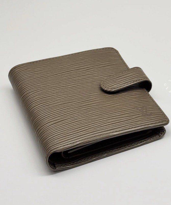 LV Wallet Epi Leather (Category: Luxury Bags & Wallets) located in Muntinlupa City. Submitted by onemanila (Listing ID 1457412589, Image 2). Description: This comes in a very nice taupe color. The wallet is wery well used. It is very durable and has compartments for bills, coins and cards. .