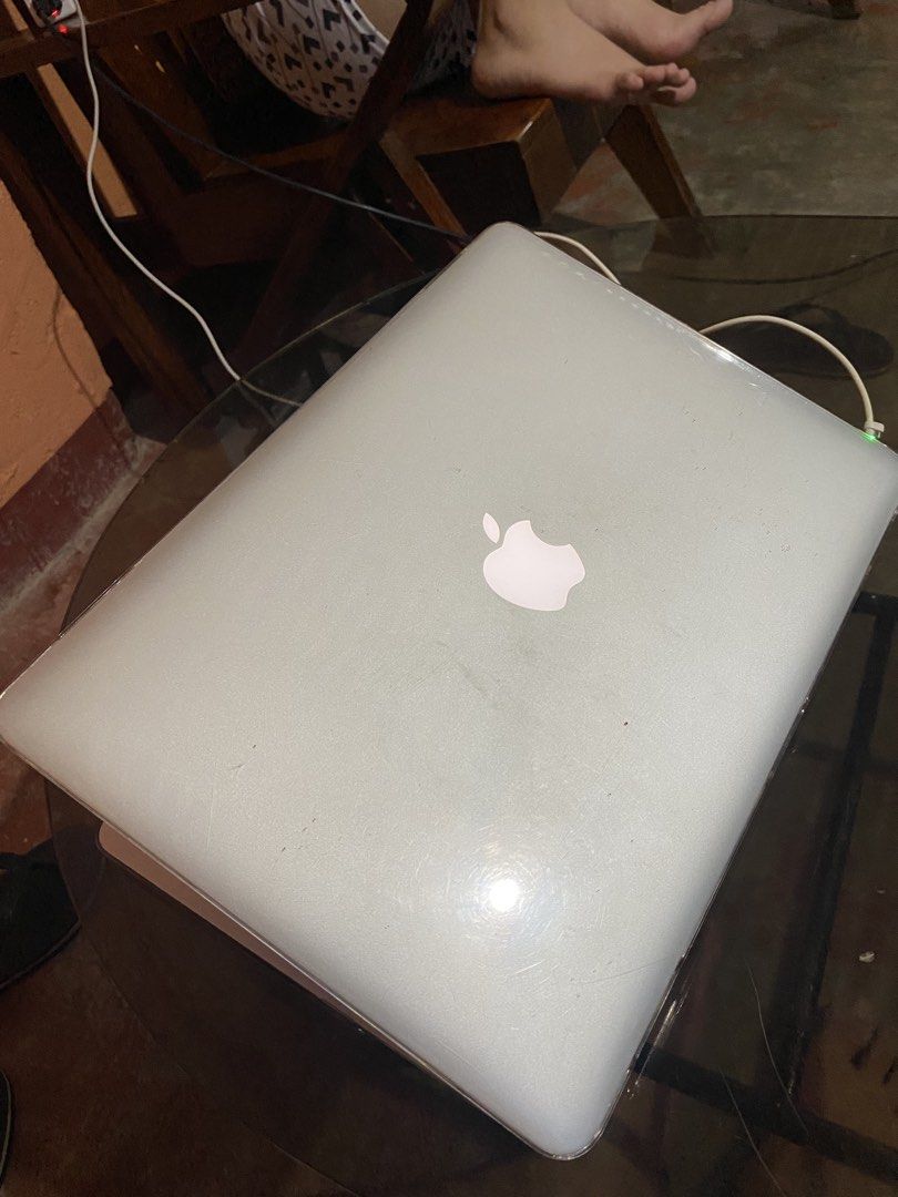 Macbook air 13” 2017 (Category: Laptops & Notebooks) located in Teresa. Submitted by user81388 (Listing ID 1457428089, Image 1). Description: For sale or swap sa ipad 9th or 10th gen or offer kayo ipad Issue: •May konting crack sa screen pero hindi na kaka affect sa performance •need na palitan battery pero nagagamit pa rin naman.