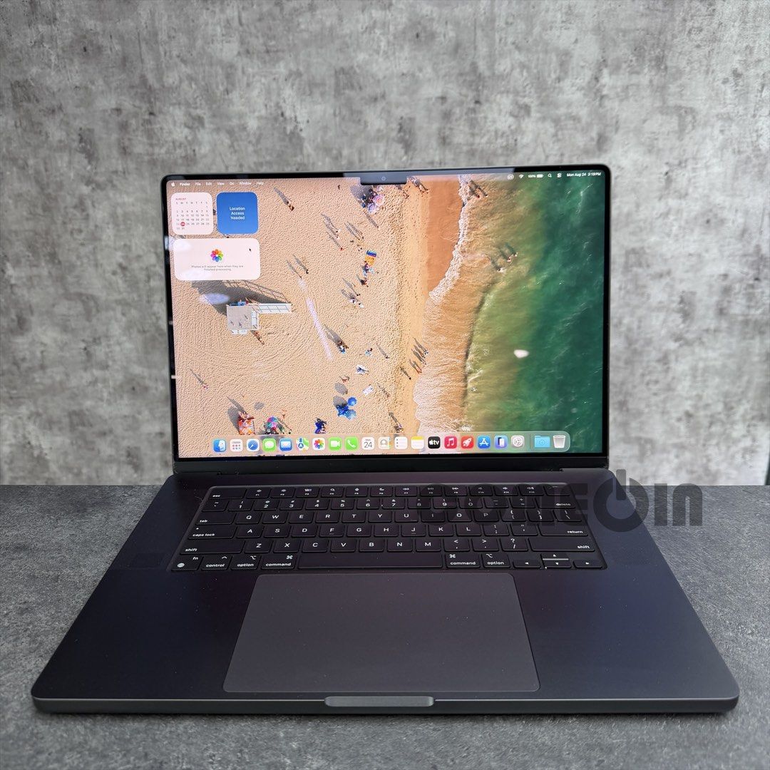 MacBook Pro 16-inch M4 Max / 16-Core CPU / 40-Core GPU / 48GB Unified Memory / 1TB SSD （分類：手提電腦）位於 Hong Kong。 由 comeinmacbook 提交（商品編號 1457404420，圖片 1）。簡介： 💻MacBook Pro 16-inch M4 Max💻 •Apple M4 Max Chip •16-Core CPU •40-Core GPU •48GB Unified Memory •1TB SSD •16” Liquid Retina XDR Display •MagSafe 3 •3x Thunderbolt 5 ports •Magic Keyboard with Touch ID ⭐️機身95%新⭐️ 📦 有盒齊配件📦 ✅原廠保養至2028年8月✅ ☑️歡迎使用消費卷 八達通 /Tap & Go/AlipayHK/ WeChat Pay/ BOC Pay☑️ 