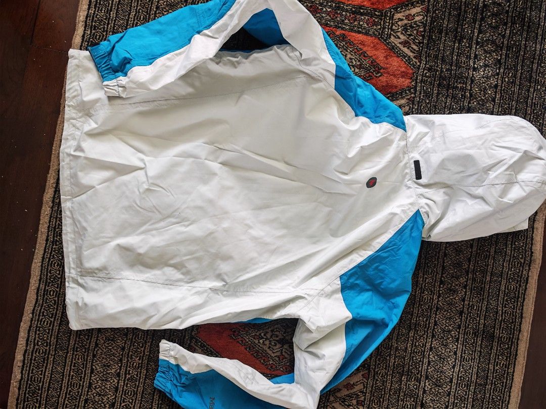 Marmot ski outshell (Category: Coats, Jackets and Outerwear) located in Singapore. Submitted by gteeb (Listing ID 1457373735, Image 3). Description: Marmot outer shell for your next ski holiday. Perfect for layering. can be for ski of snowboard. Fitting is slightly baggy. .