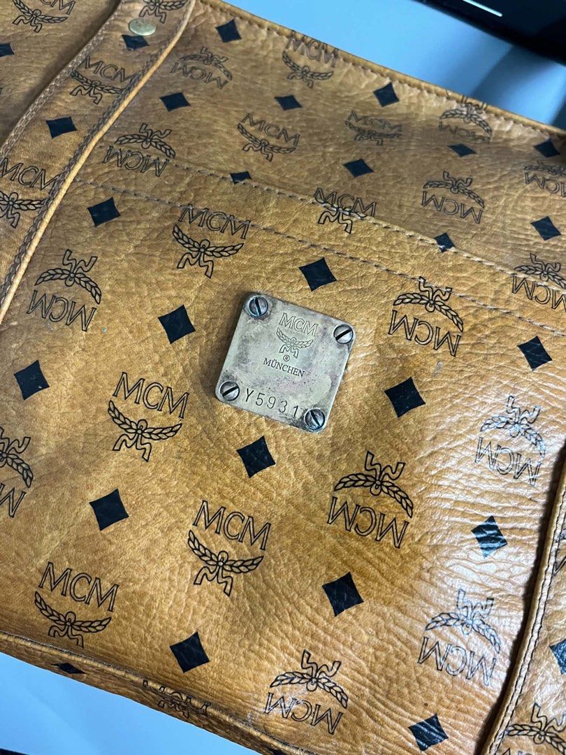 Mcm shoppers germany (Category: Luxury Bags & Wallets) located in Batangas. Submitted by stopandshopforluxury (Listing ID 1457511148, Image 2). Description: Guaranteed Original 💯 Changed zipper only.