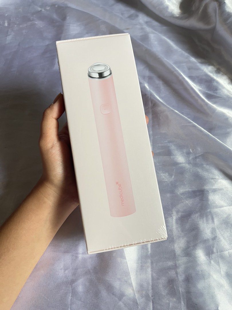 Medicube Age R Pro Mini (pink) (Category: Face Care) located in Dipaculao. Submitted by greysi19 (Listing ID 1457343246, Image 1). Description: Bnew sealed.