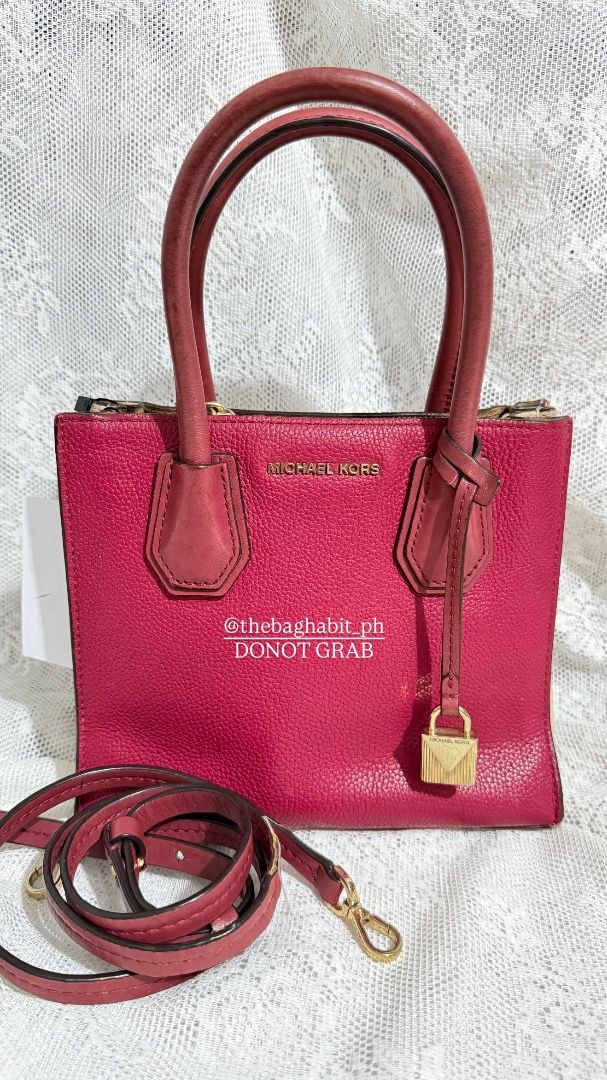 MICHAEL KORS - Two-tone Mercer Leather Bag (Category: Luxury Bags & Wallets) located in Caloocan City. Submitted by swiftcat.208e91 (Listing ID 1457366148, Image 1). Description: MICHAEL KORS - Two-tone Mercer Leather Bag 👛 Mercer Small Size 👛 Pebbled Pink Leather 👛 Crossbody Bag 👛 100% AUTHENTIC ORIGINAL 👛 Preloved Bag 👛 Flaw: Creases and loose thread on sling. Color is not as bright. See photos. - Crafted from durable textured leather. - 