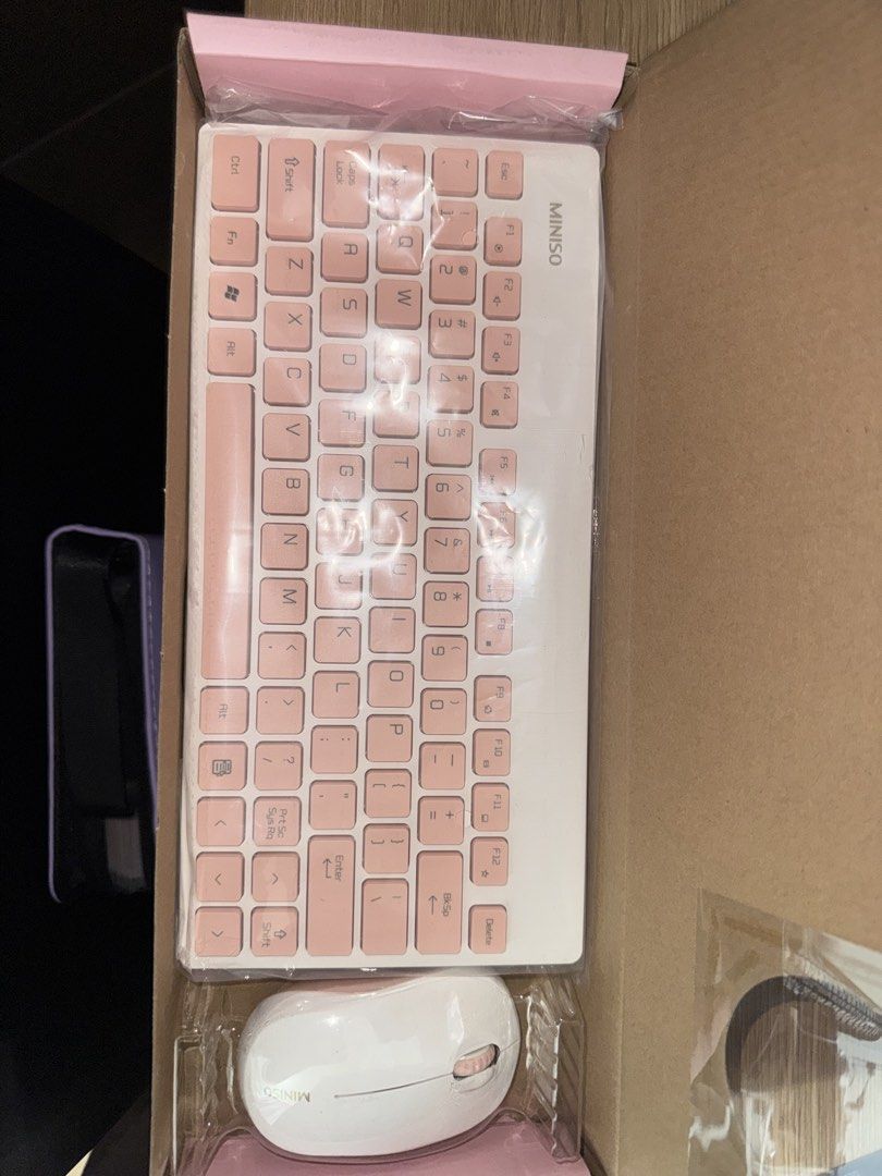 Miniso wireless keyboard and mouse set (Category: Computer Keyboard) located in Taguig. Submitted by ajro.shop (Listing ID 1457378950, Image 3). Description: used once, hindi ko trip 😭 keyboard and mouse are battery operated connection between the two and laptop/ computer are thru usb rfs: need gunds mop: gcash mod: lalamove/ j&t.