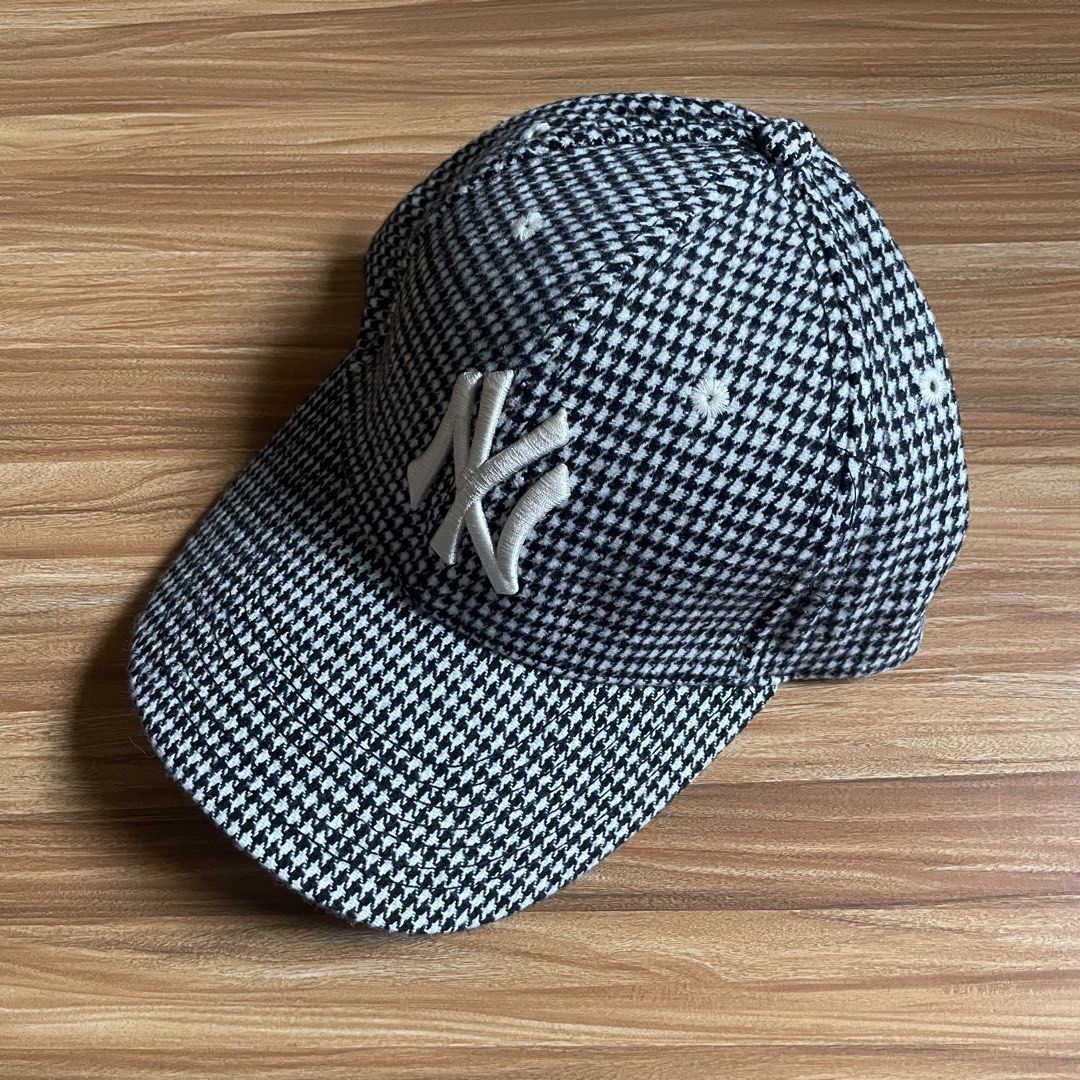 MLB 9FORTY New York Yankees Houndstooth Cap (Category: Caps & Hats) located in General Mariano Alvarez. Submitted by 4117_thriftnthrive (Listing ID 1457418473, Image 2). Description: In excellent condition No flaws Size: OSFA ₱750 Plus Shipping Fee .
