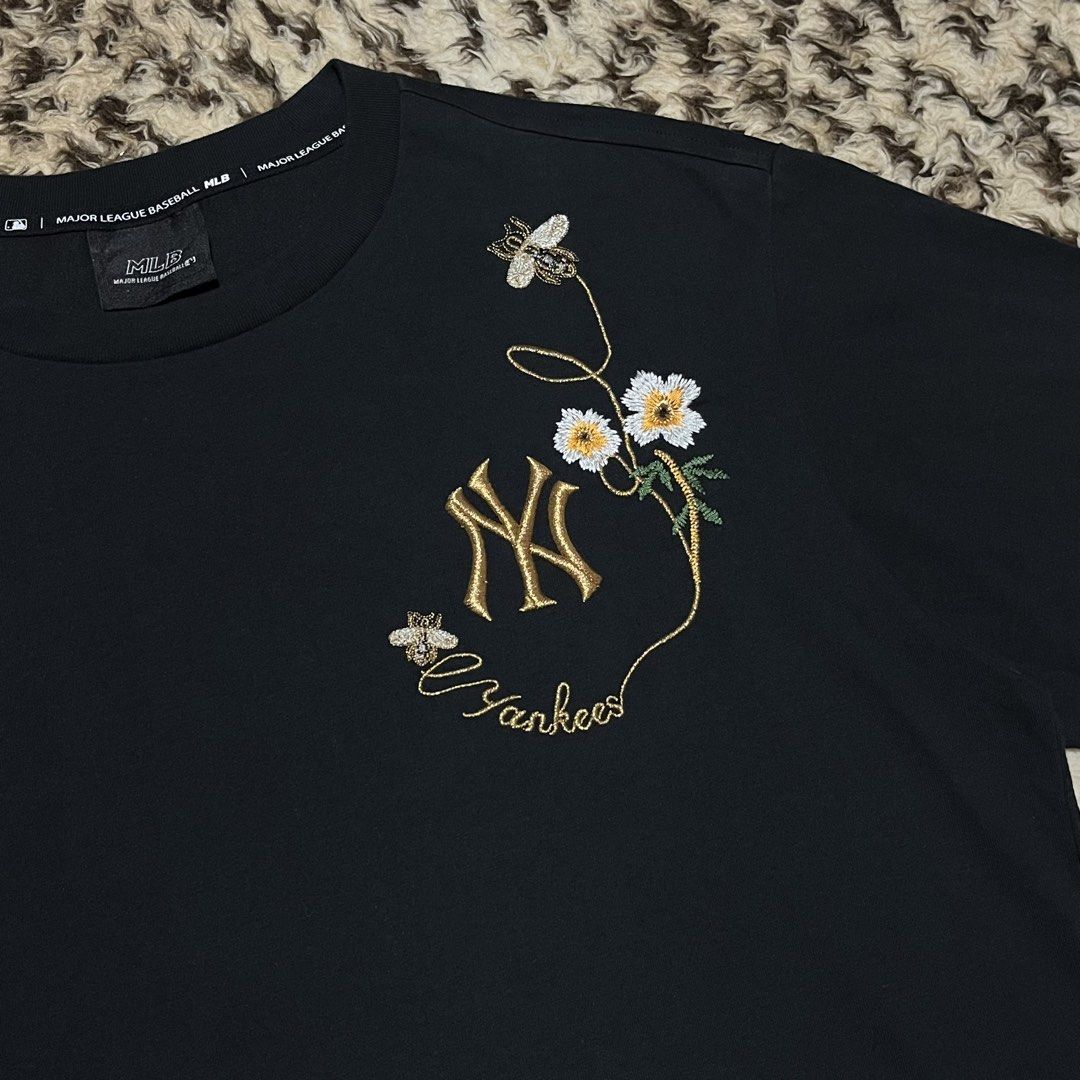 MLB BLACK T SHIRT EMBROIDERED NY (Category: Tshirts & Polo Shirts ) located in Quezon. Submitted by ejay.thrift.clothes (Listing ID 1457506162, Image 2). Description: XXL 22 X 30 NO ISSUE COLOR RATE: 10/10 AS NEW CONDOTION FRESHLY WASHED READY TO WEAR.