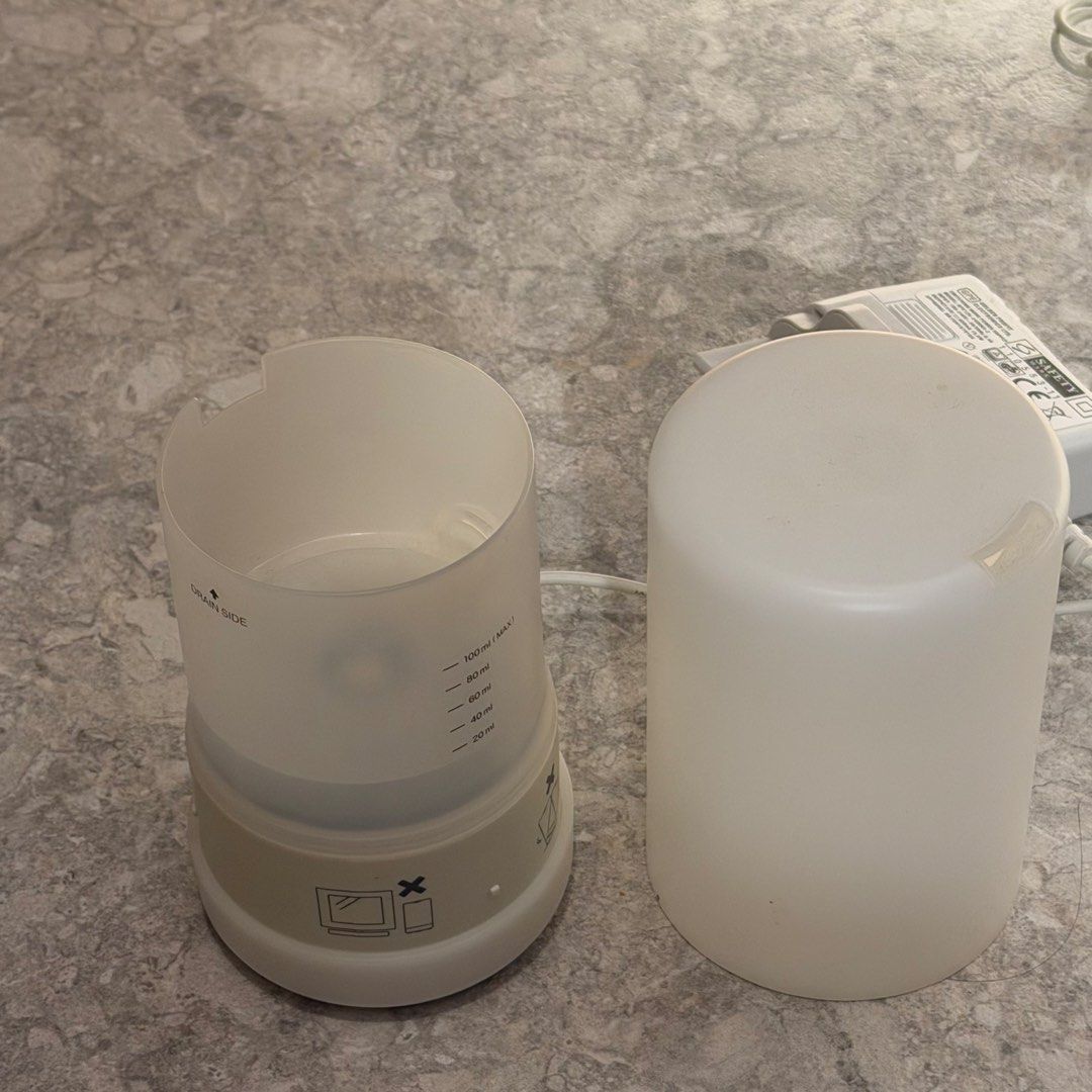 Muji diffuser （分類：其他家居傢俬）位於 Hong Kong。 由 wcgggg 提交（商品編號 1457458471，圖片 3）。簡介： Selling this Muji diffuser, perfect for creating a relaxing atmosphere at home. Comes with its original power adapter. Easy to use and clean, just add your favorite essential oils and water. It's a lovely addition to any room, giving off a soft, ambient glow. Grab it now!。