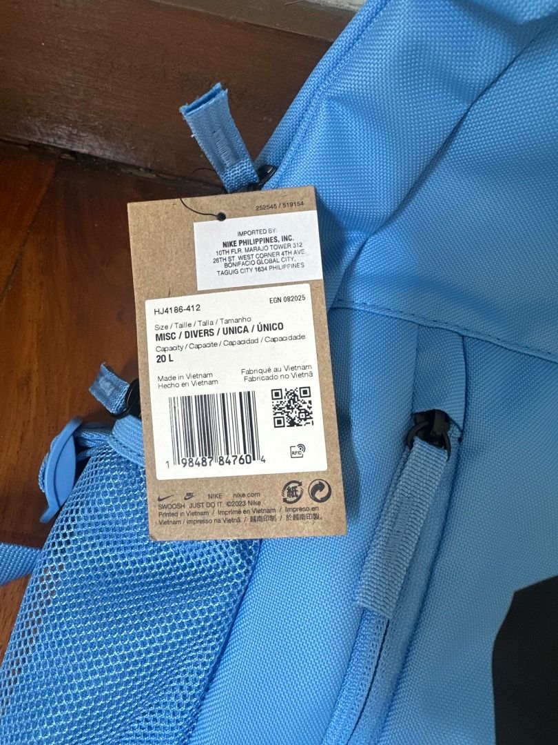 Nike Elemental Backpack 20L, blue with orange (Category: Backpacks) located in Makati City. Submitted by travelfinds34611 (Listing ID 1457373570, Image 2). Description: - Blue Nike backpack - Large black Swoosh logo on front - Comes with a small orange Nike pouch - 20L capacity - Ideal for school or everyday use BRAND NEW.