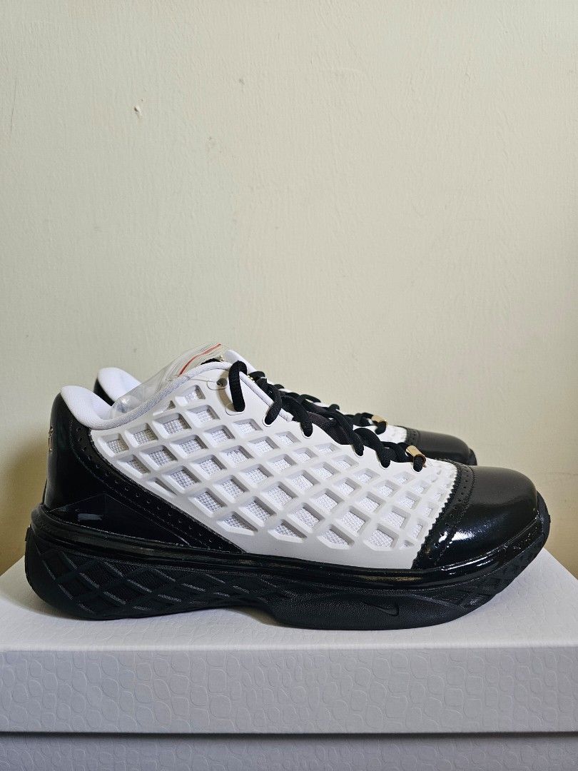 Nike Kobe 3 Low (Category: Sneakers) located in Mariveles. Submitted by mcvon (Listing ID 1457344787, Image 3). Description: kobe 3 Low "Mambacita" Size 9 Brand new.