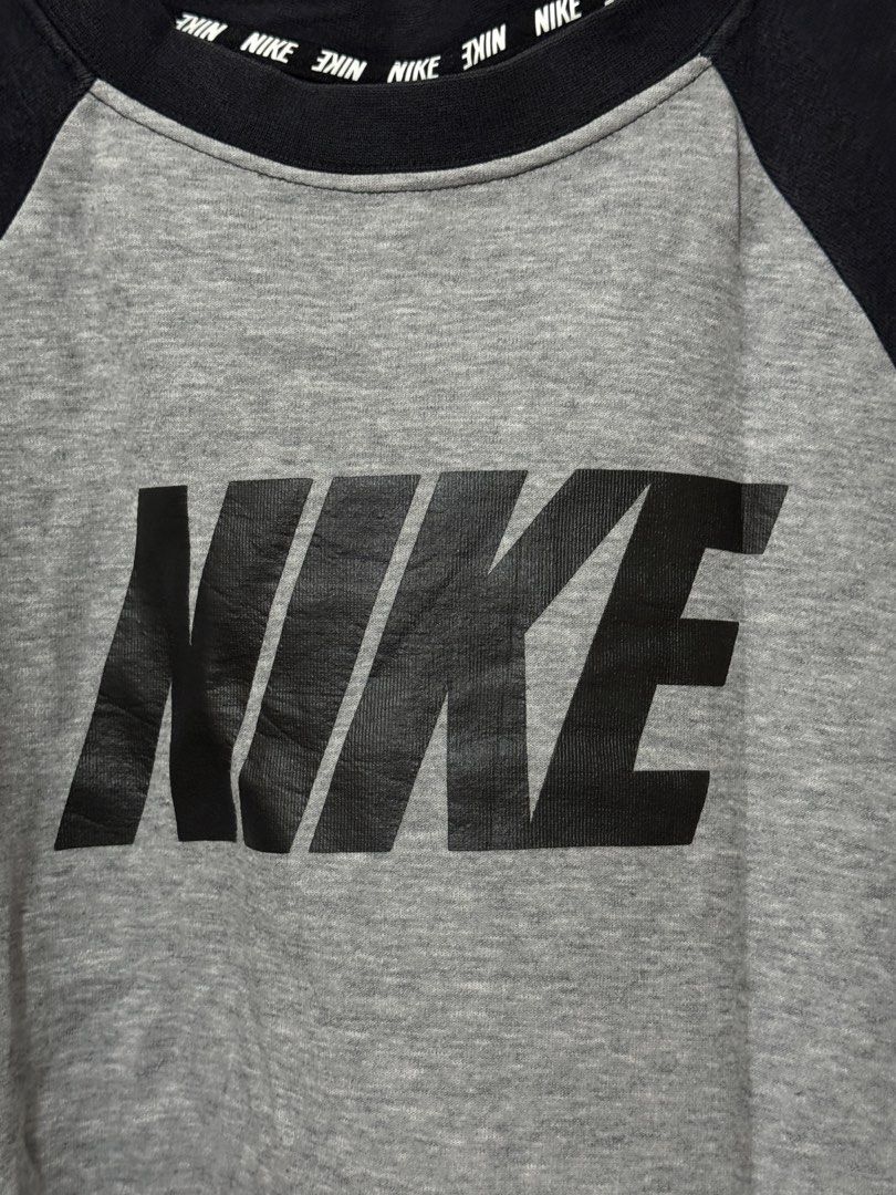 Nike Raglan Sweatshirt Grey Black Logo (Category: Coats, Jackets and Outerwear) located in Iligan City. Submitted by kitkatdeclutters (Listing ID 1457452020, Image 3). Description: - Authentic Nike raglan sweatshirt - Color: Grey body with black sleeves - Large Nike logo graphic on the front - Comfortable crew neck with branded inner tape - Convenient side pockets - Ideal for casual and everyday wear.