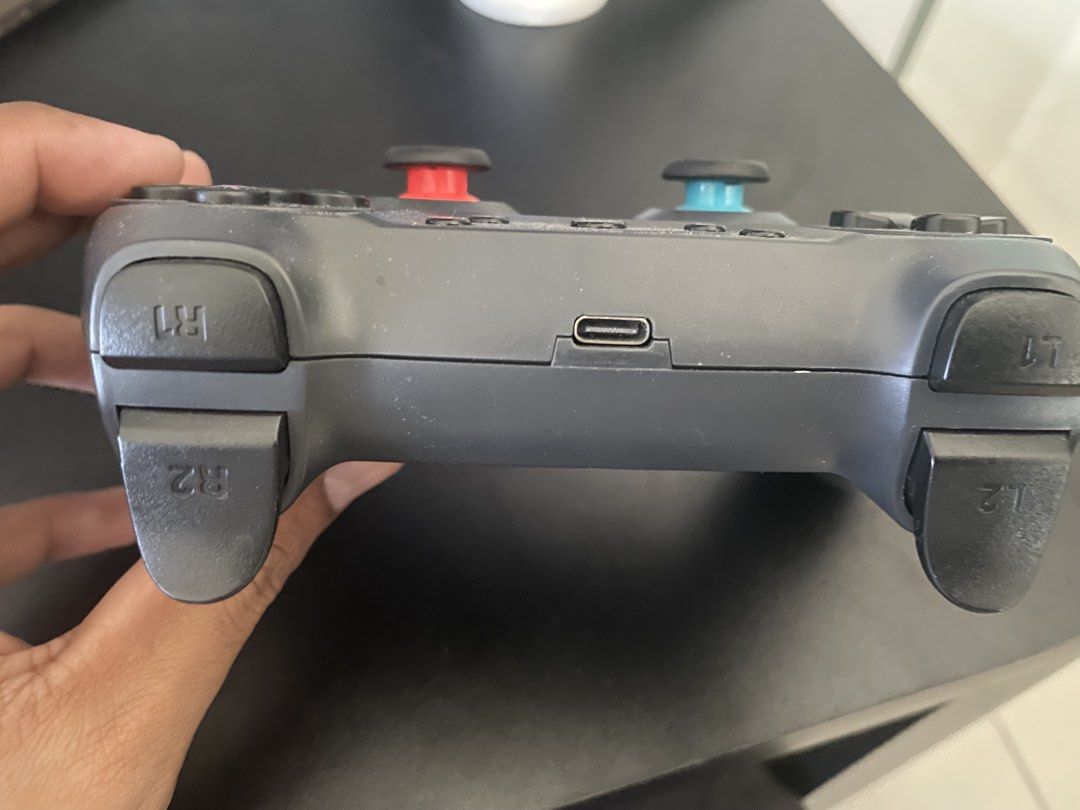 Nintendo Switch Remote Controller (Category: Controllers) located in Temerloh. Submitted by thelepak (Listing ID 1457391994, Image 3). Description: Switch Nintendo Bluetooth Controller .