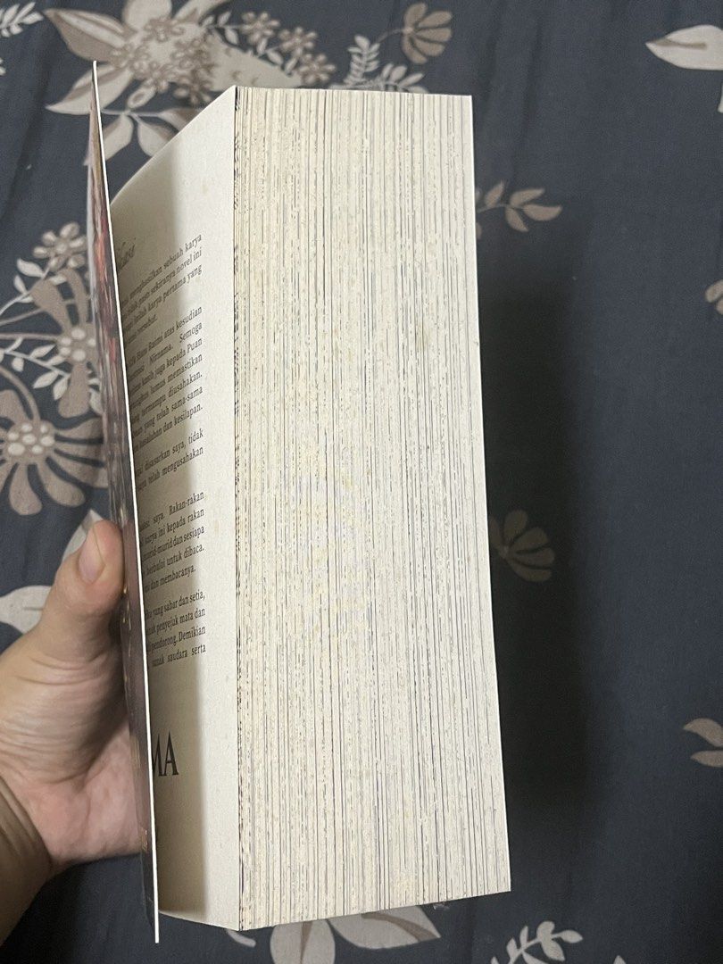 Nirnama 1 (Category: Storybooks) located in Ulu Tiram. Submitted by myokirin (Listing ID 1457512921, Image 3). Description: Nirnama 1 by Hilal Asyraf -condition buku like new, everything so far ok je takde problem .