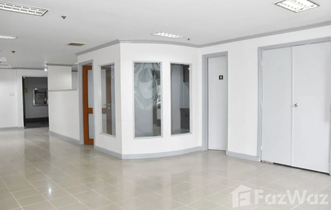 Office for rent at Prestige Tower (Category: Apartments & Condos) located in Makati City. Submitted by propertyproph (Listing ID 1457353840, Image 1). Description: 🏢 For Rent – Move-In Ready 100 sqm Office at Prestige Tower, Ortigas Set up your business in a prime Ortigas location with this 100 sqm office space at Prestige Tower along Emerald Avenue. Located on the 16th floor, the office is already fitted with practical subdivisions and work are