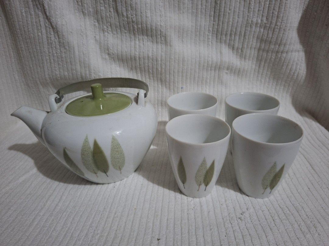 Old Noritake Wakasugi Teapot and 4 Teacups (Category: Coffee & Tea Tableware) located in Consolacion. Submitted by luxekerei (Listing ID 1457377254, Image 3). Description: - a vintage Mid-Century Modern Noritake "Wakasugi" (Young Cedar) ceramic tea or sake set featuring a white body with minimalist green leaf motifs and a distinct green lid.